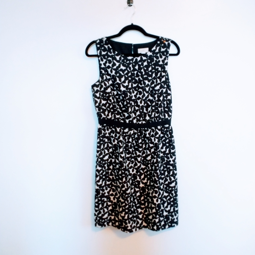 Loft shift babydoll dress with black and white abstract print dress without slee